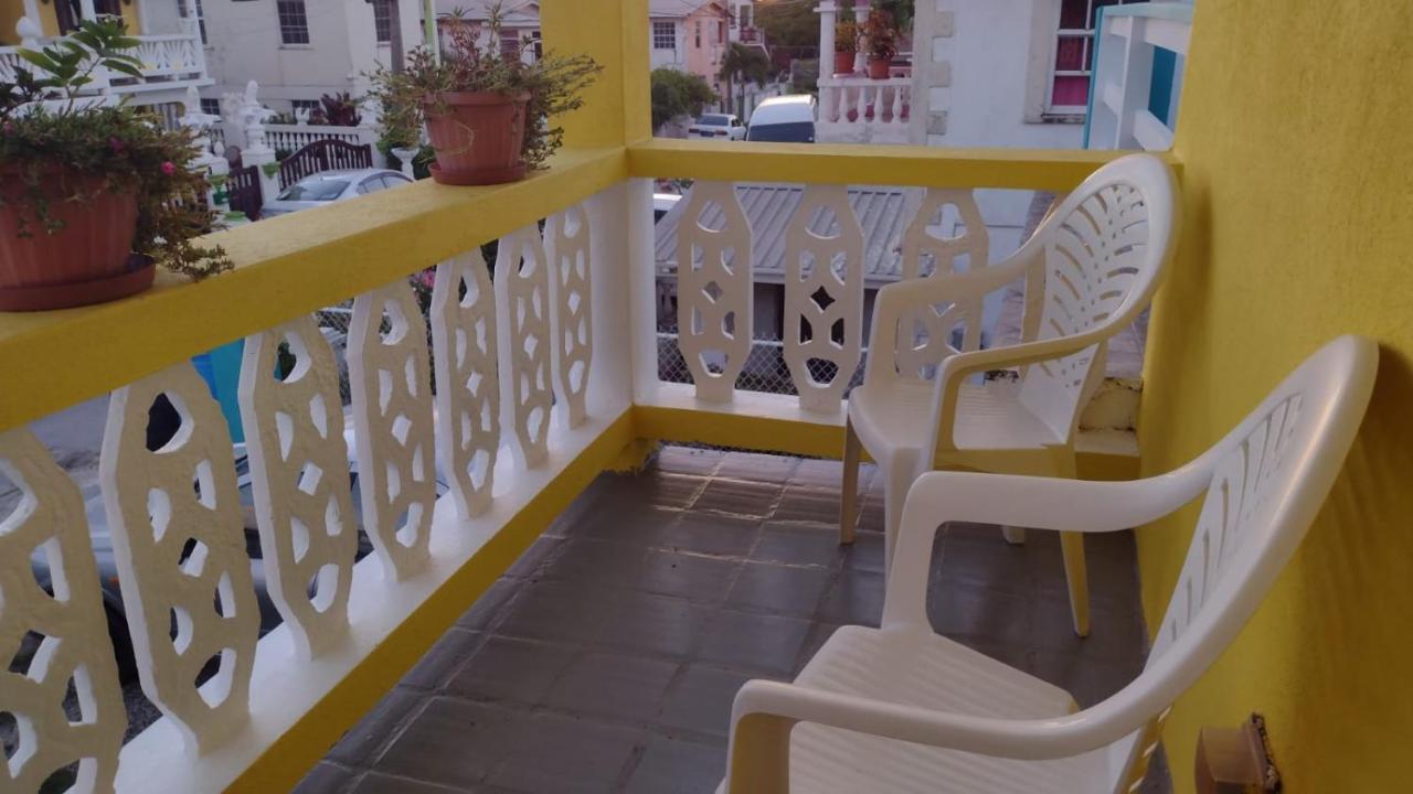 Michand Guest Apartments- Cozy One Or Two Bedroom- 5 Walk Minutes From Airport 10 Mins Drive To Oistins Or Beach Christ Church Buitenkant foto
