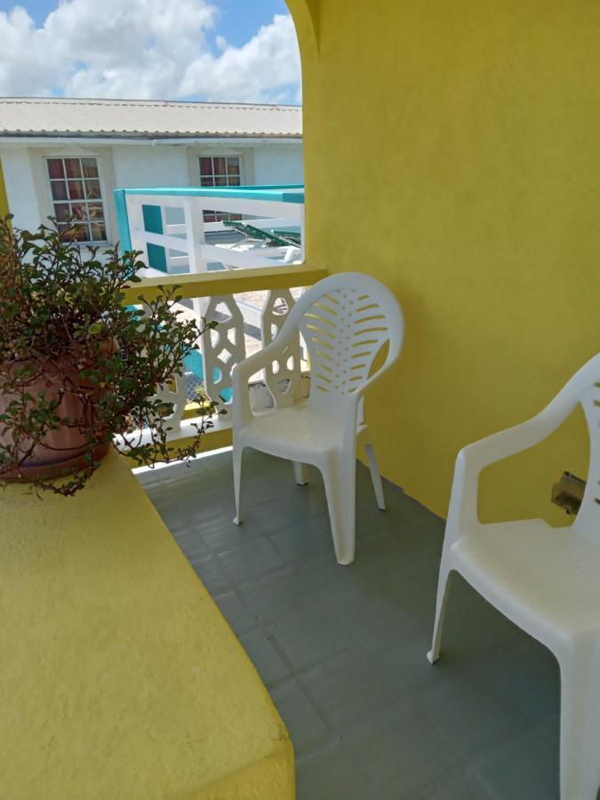 Michand Guest Apartments- Cozy One Or Two Bedroom- 5 Walk Minutes From Airport 10 Mins Drive To Oistins Or Beach Christ Church Buitenkant foto