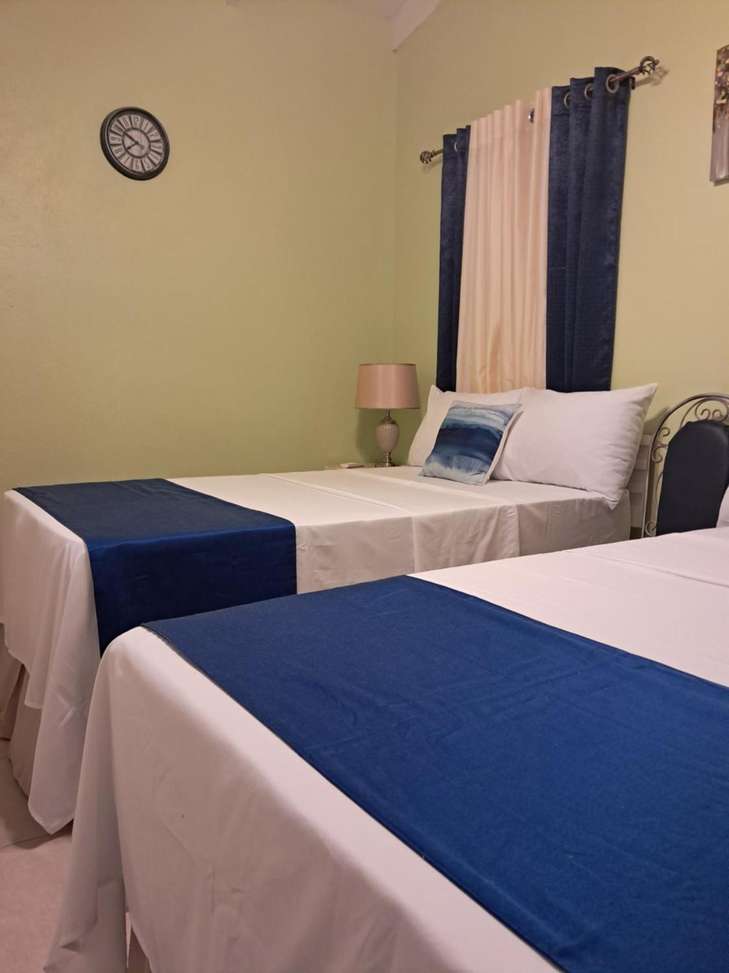 Michand Guest Apartments- Cozy One Or Two Bedroom- 5 Walk Minutes From Airport 10 Mins Drive To Oistins Or Beach Christ Church Buitenkant foto