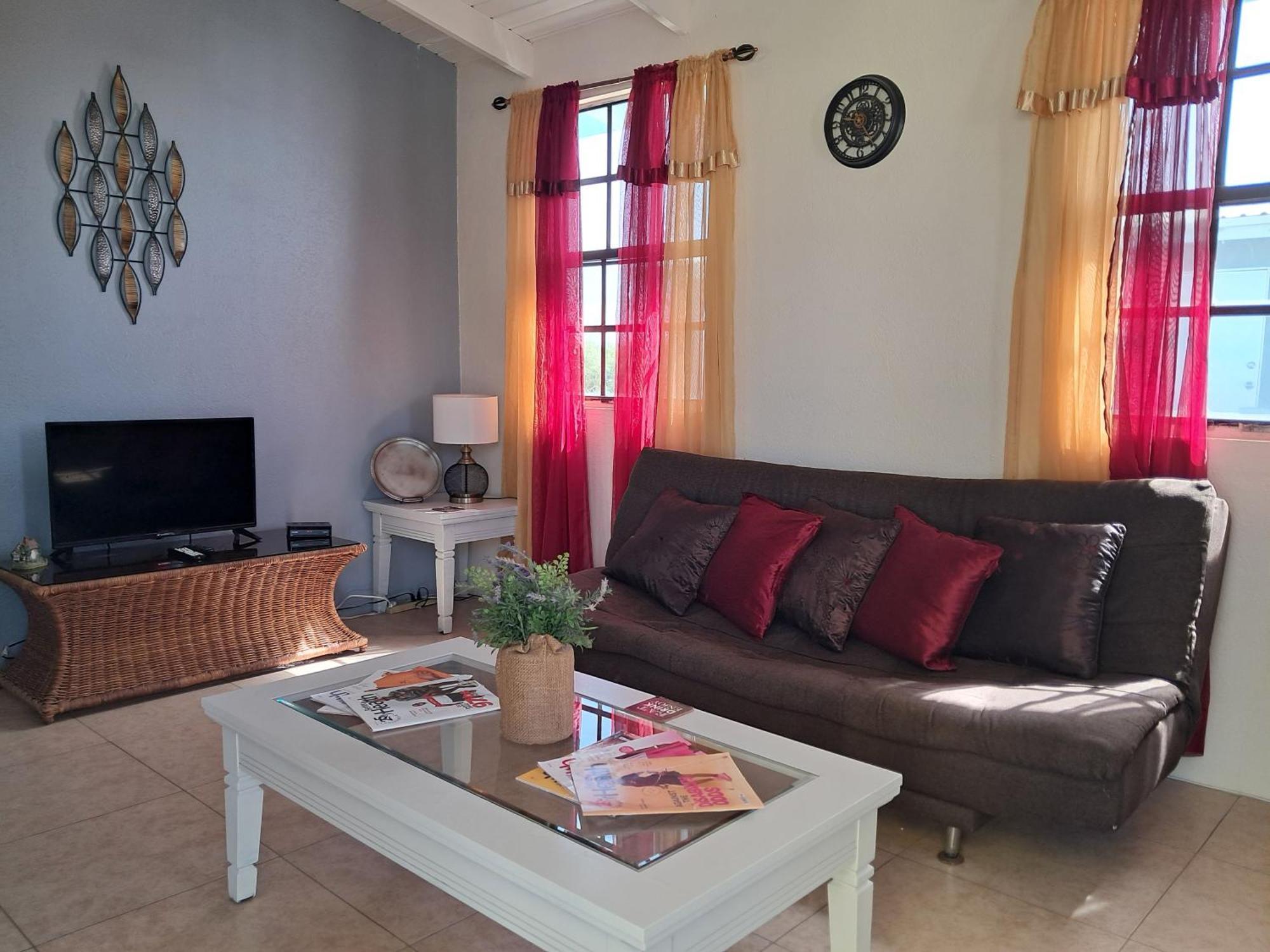 Michand Guest Apartments- Cozy One Or Two Bedroom- 5 Walk Minutes From Airport 10 Mins Drive To Oistins Or Beach Christ Church Buitenkant foto