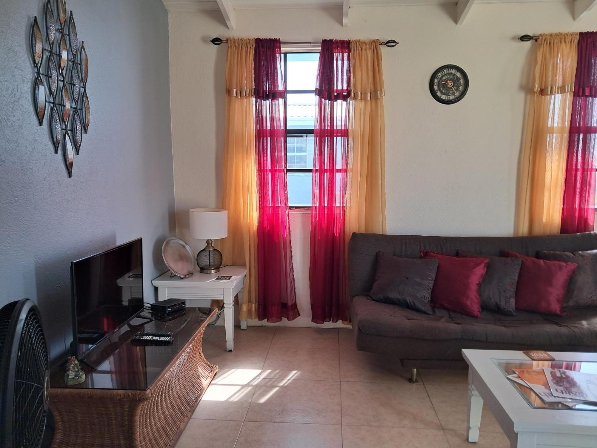 Michand Guest Apartments- Cozy One Or Two Bedroom- 5 Walk Minutes From Airport 10 Mins Drive To Oistins Or Beach Christ Church Buitenkant foto