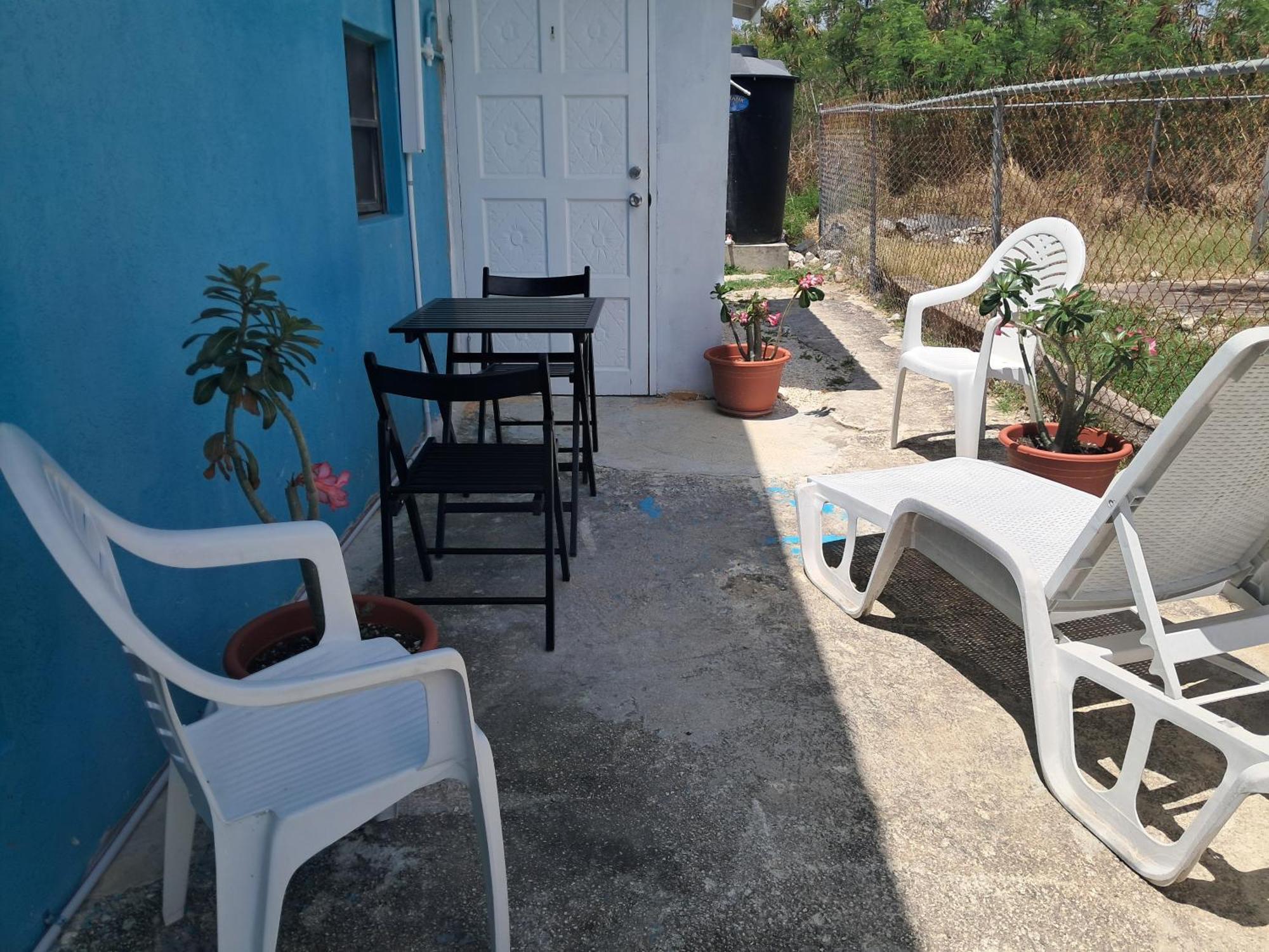 Michand Guest Apartments- Cozy One Or Two Bedroom- 5 Walk Minutes From Airport 10 Mins Drive To Oistins Or Beach Christ Church Buitenkant foto